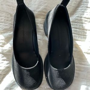 Cute black round toe square heel shoe